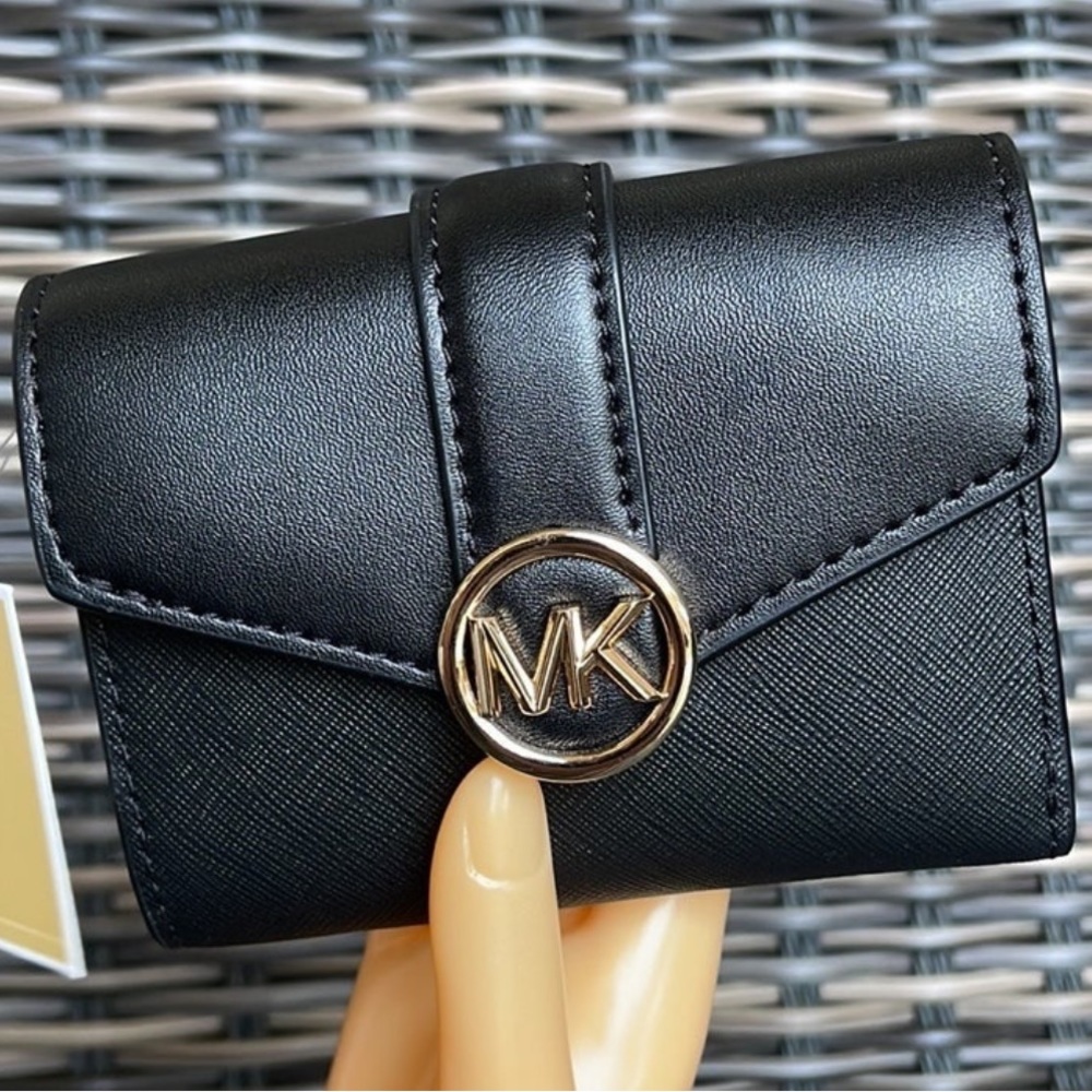 MICHAEL KORS CARMEN MEDIUM LOGO AND FAUX LEATHER WALLET BLACK